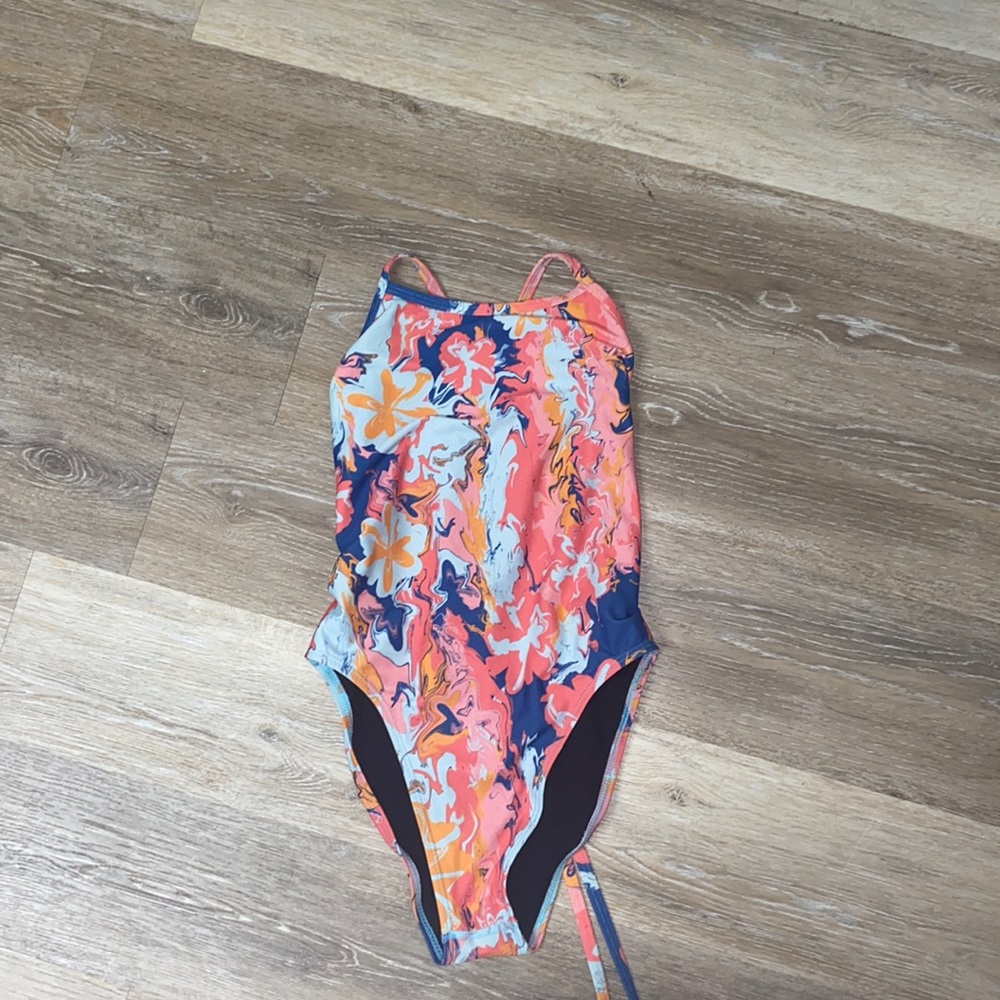 Jolyn Danyno 3 Tie Back